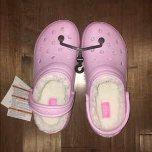 CROCS CLASSIC FUZZ LINED